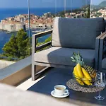 Adrian Luxury 5 Star Lejlighed *