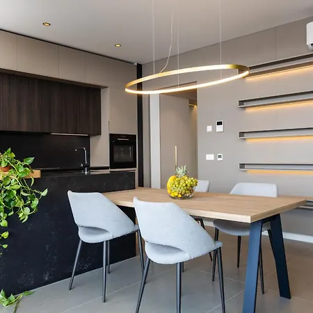 Adrian Luxury 5 Star Apartman *