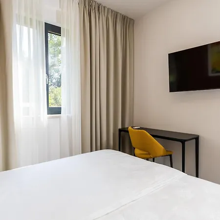 Adrian Luxury 5 Star * Ragusa