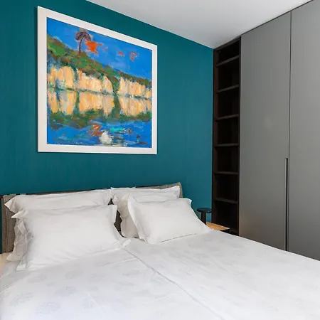Adrian Luxury 5 Star Ragusa