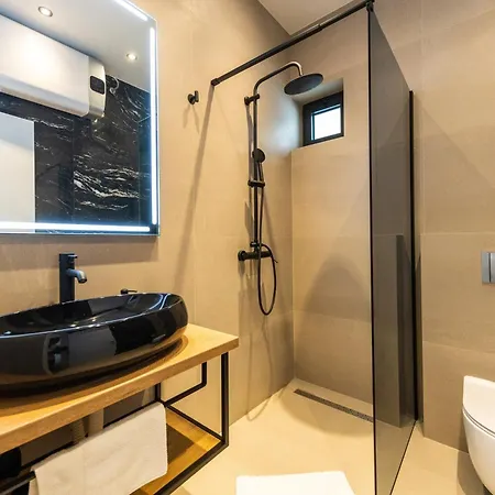 Adrian Luxury 5 Star *